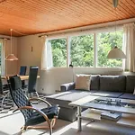 2 Bedroom Stunning In Aakirkeby Vakantiehuis *