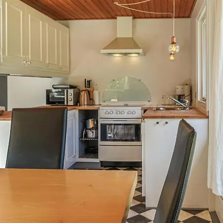 2 Bedroom Stunning In Aakirkeby Ferienhaus Vester Somarken
