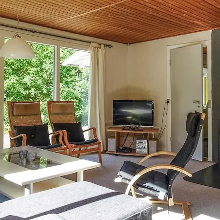 2 Bedroom Stunning In Aakirkeby *