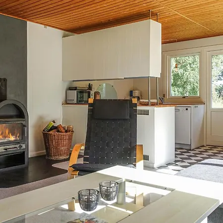 2 Bedroom Stunning In Aakirkeby Vester Somarken