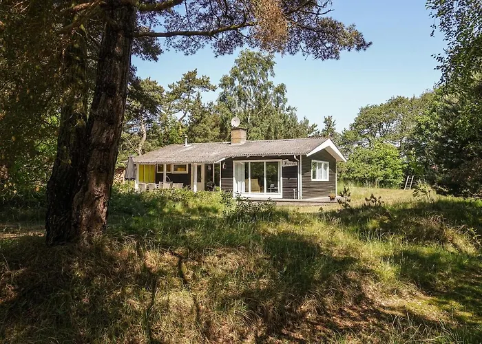 2 Bedroom Stunning In Aakirkeby Vester Somarken