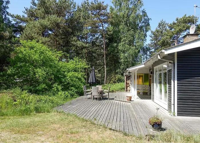 2 Bedroom Stunning In Aakirkeby Vakantiehuis