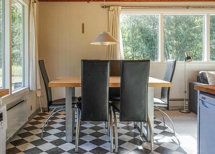 2 Bedroom Stunning In Aakirkeby Vakantiehuis Vester Somarken